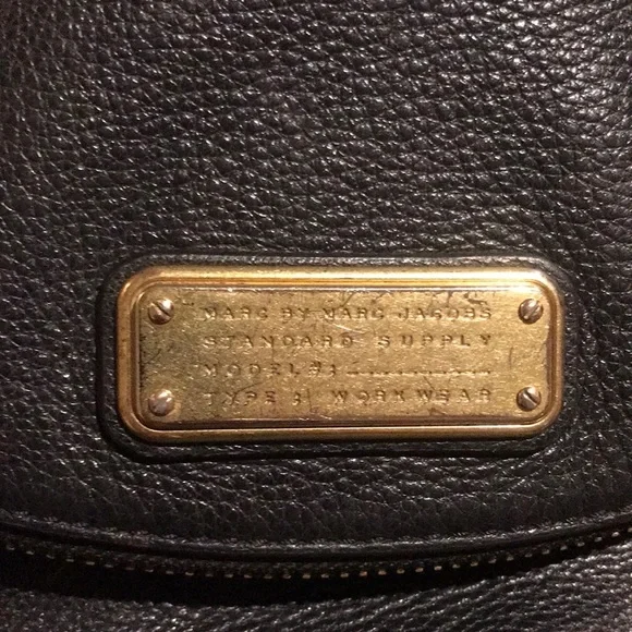 MARC JACOBS 🔥🔥Natasha crossbody genuine leather bag, gold hardware. - Picture 2 of 8